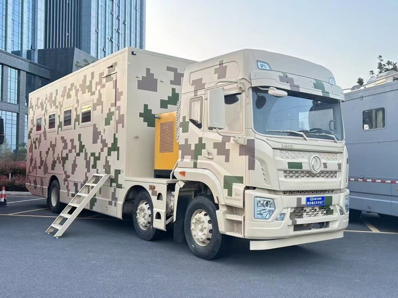 東風天錦宿營車（24人）