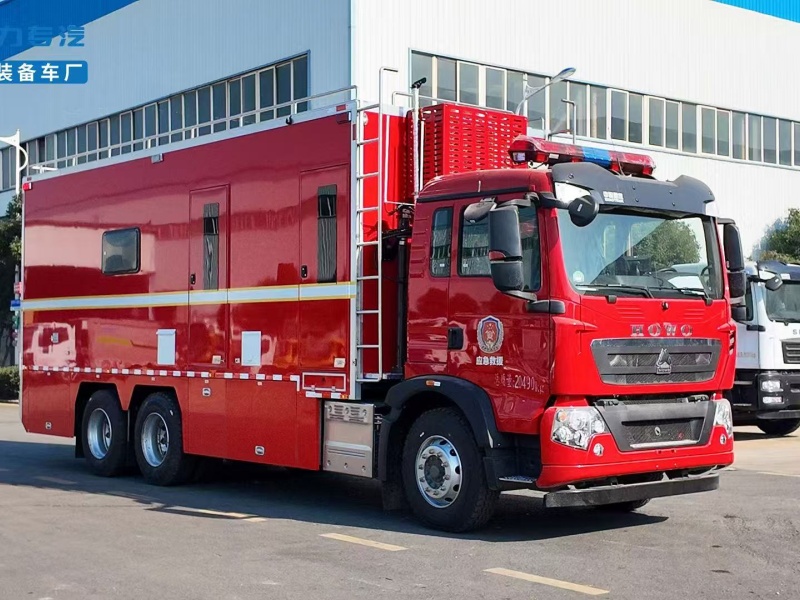 重汽豪沃無人機指揮車