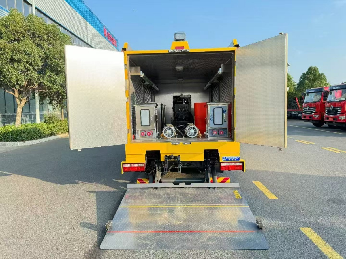 東風(fēng)小多利卡